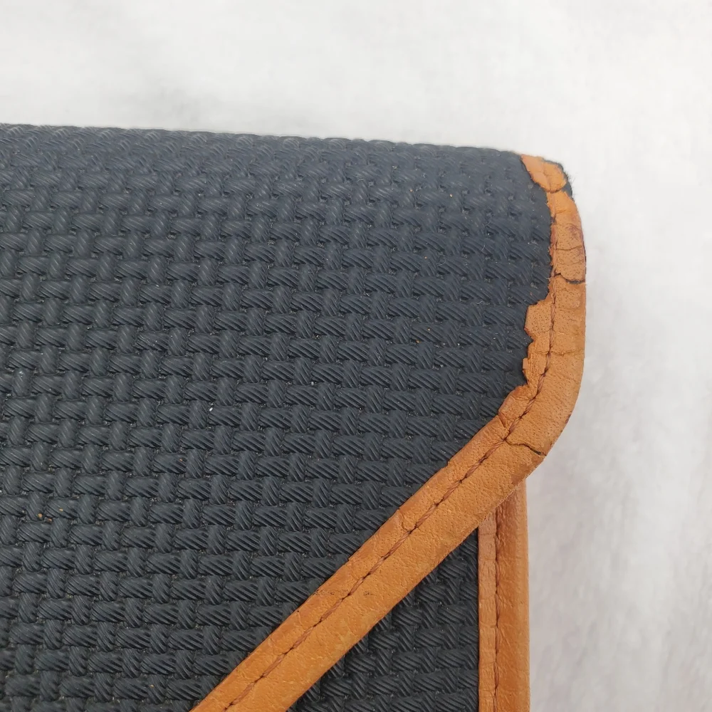 ☆☆ YSL Black and Tan Envelope Clutch with Logo - Picture 4 of 15